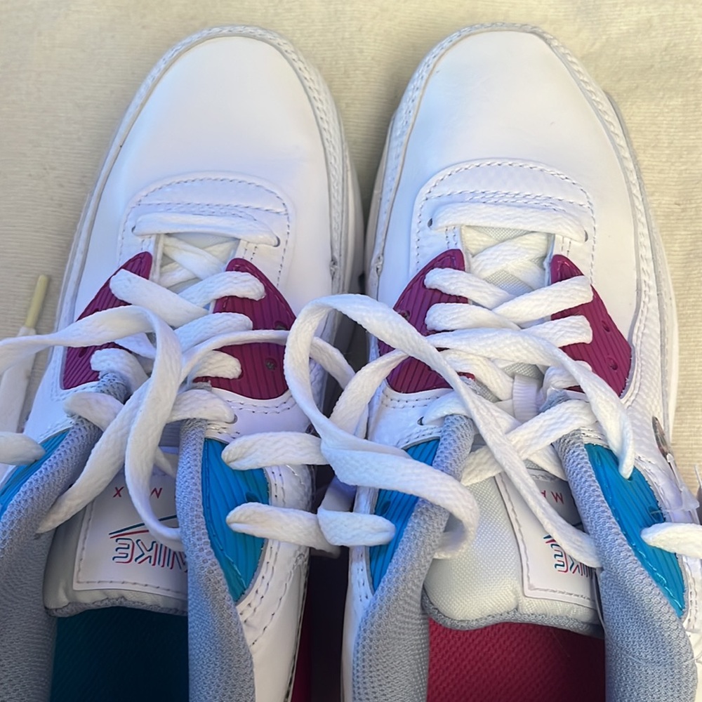 Shoes - Picture 5 of 8